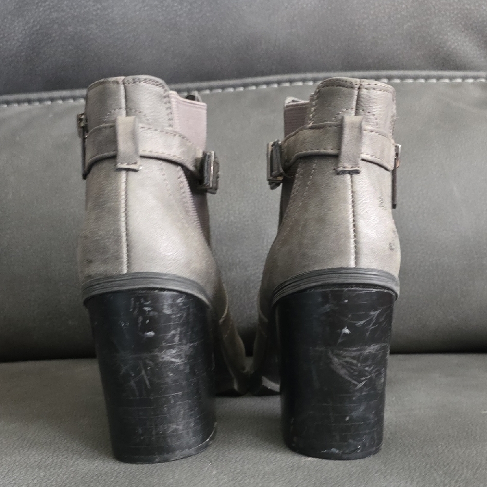 Circus by Sam Edelman Charcoal Heeled Boots - Picture 4 of 11